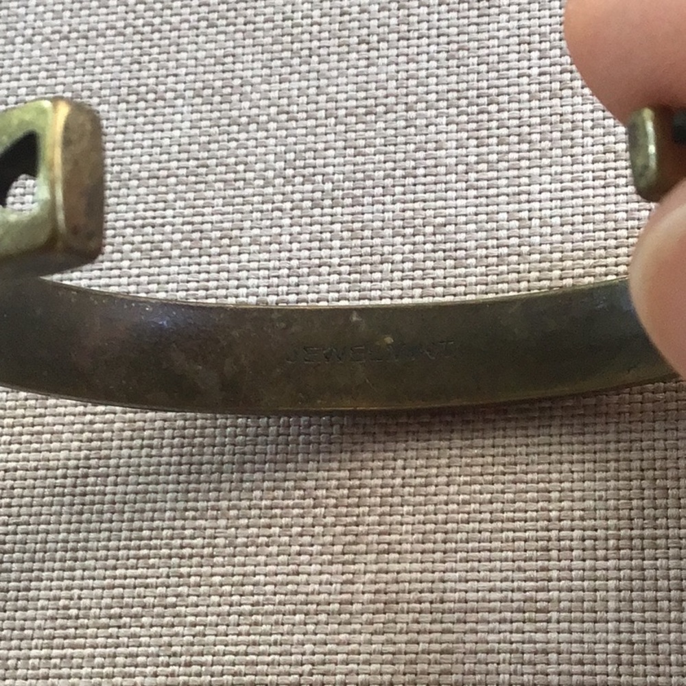 Jewelmint Lock&Key Cuff - Picture 4 of 5